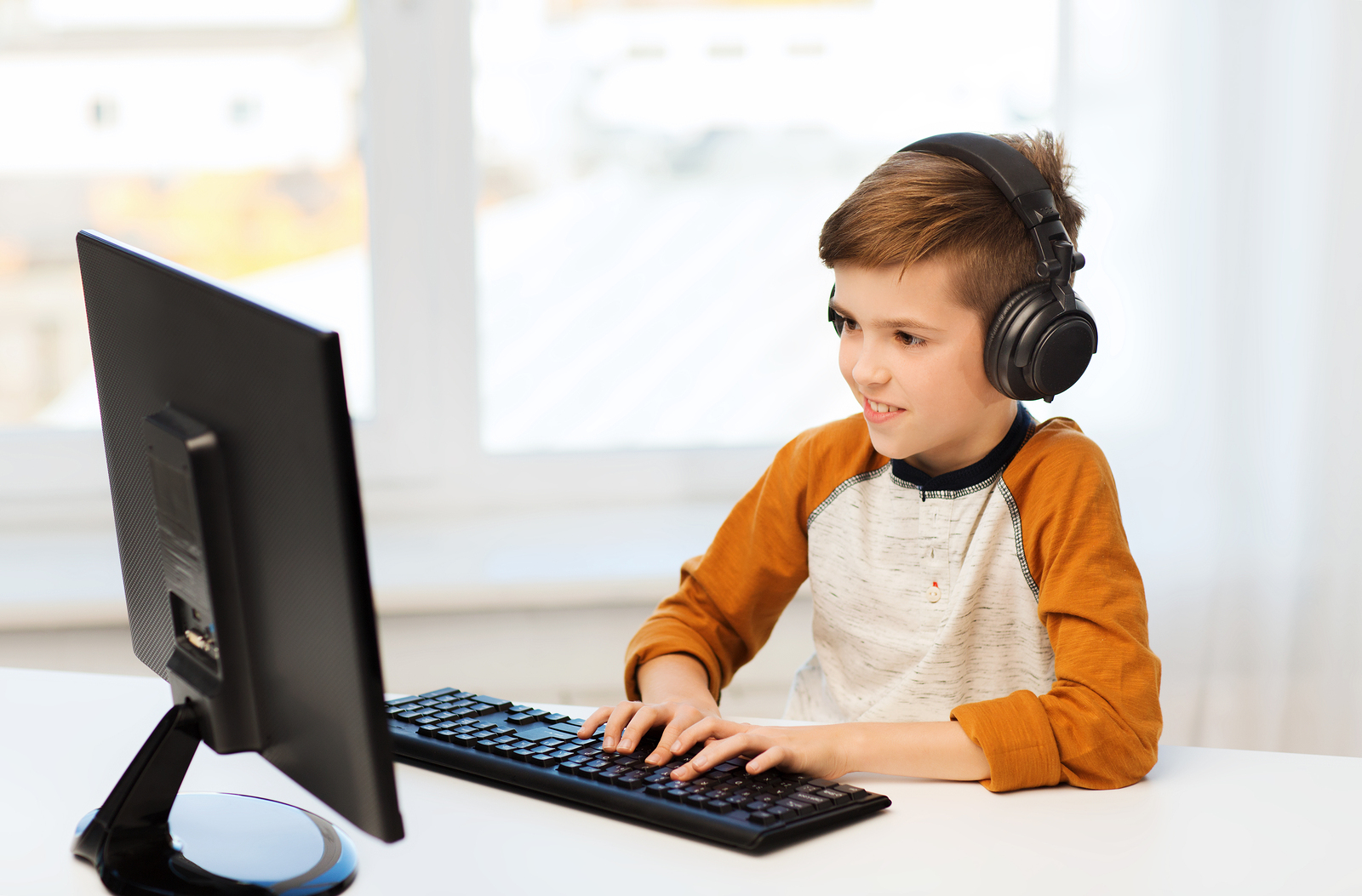 children playing computer