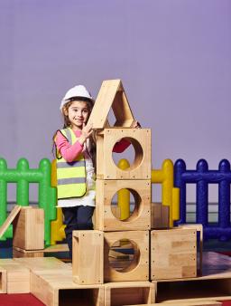 Children building blocks at the museum